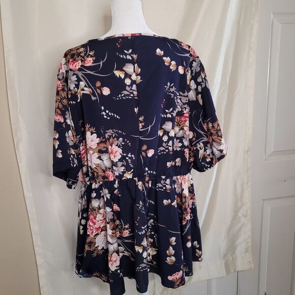 Women's 3XL Black Shirt with Floral Print - Excellent Condition - Picture 7 of 11